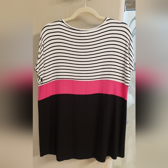 Color Block Cris-cross Top - Picture 2 of 4